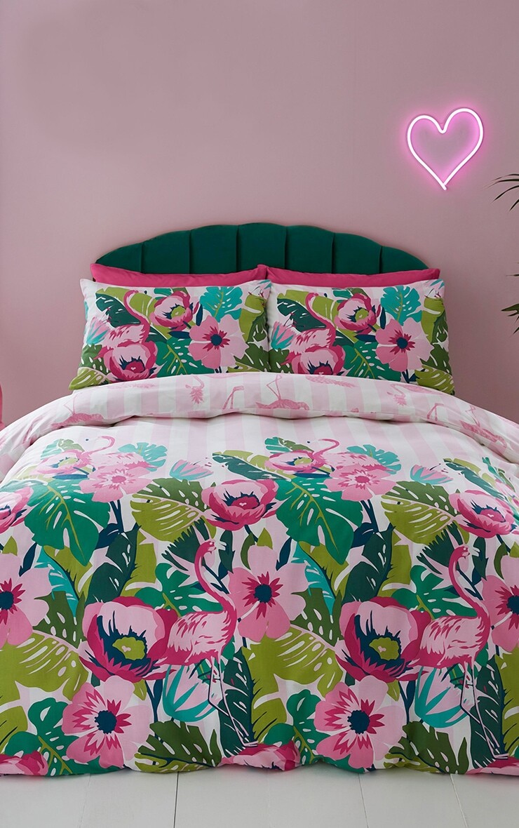 

PrettyLittleThing Двусторонний комплект пододеяльников в полоску с тропическими фламинго Sassy B, двойное