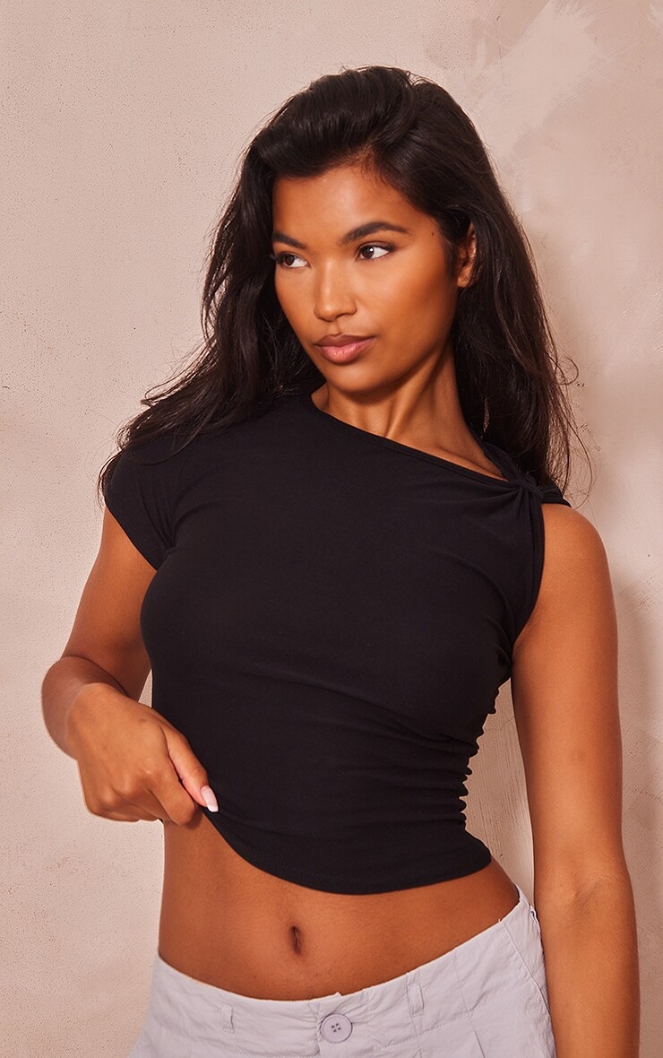 

PrettyLittleThing Черный укороченный топ на одно плечо Soft Touch