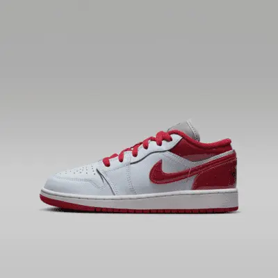 

Кроссовки Jordan Air 1 Low SE, цвет Football Grey/Pine Green/White/University Red
