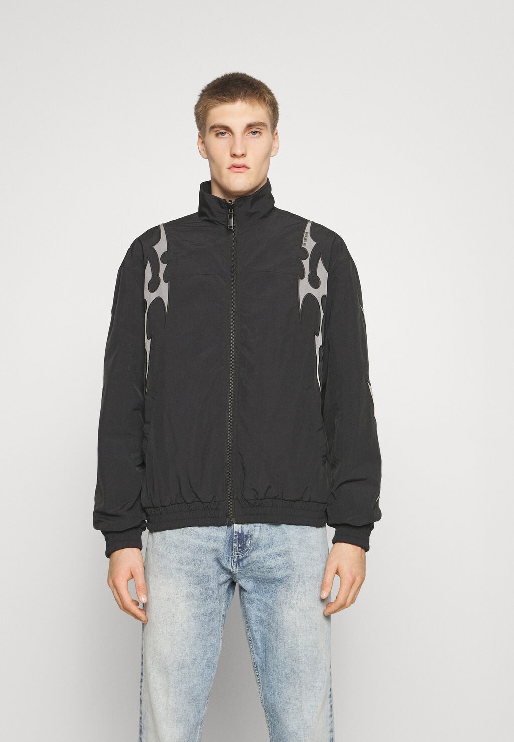 

Куртка Han Kjøbenhavn ДВУСТОРОННЯЯ СПОРТИВНАЯ КУРТКА OVERSIZE, черный