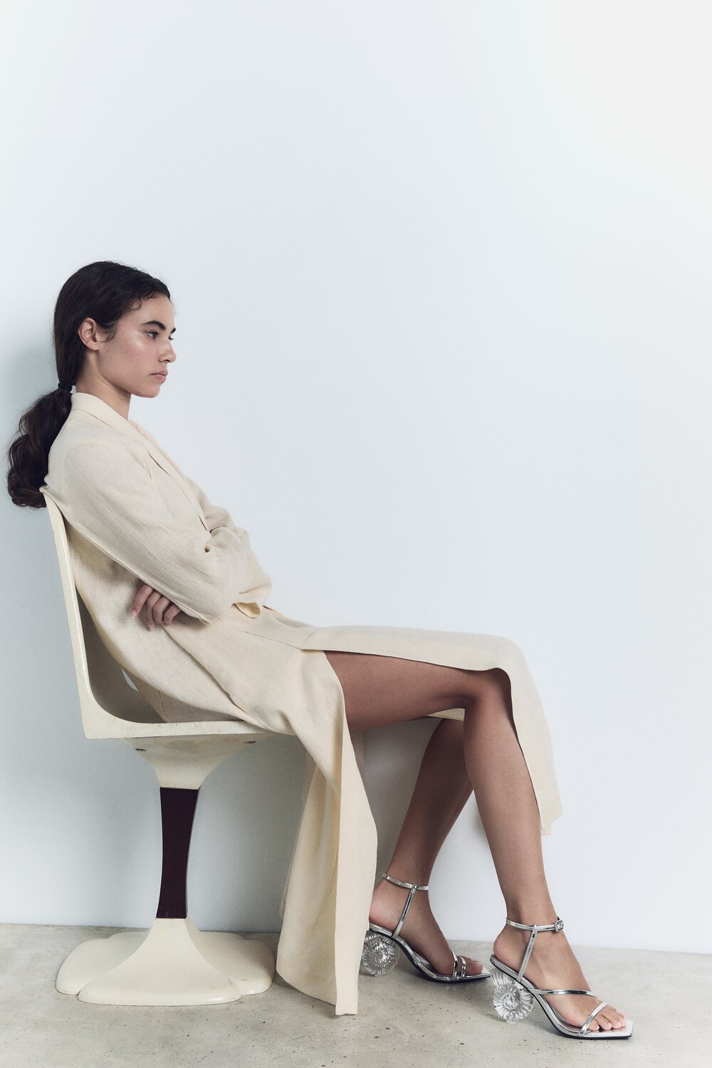 

Босоножки из металла с кабулом-ракушкой Zara, серебро