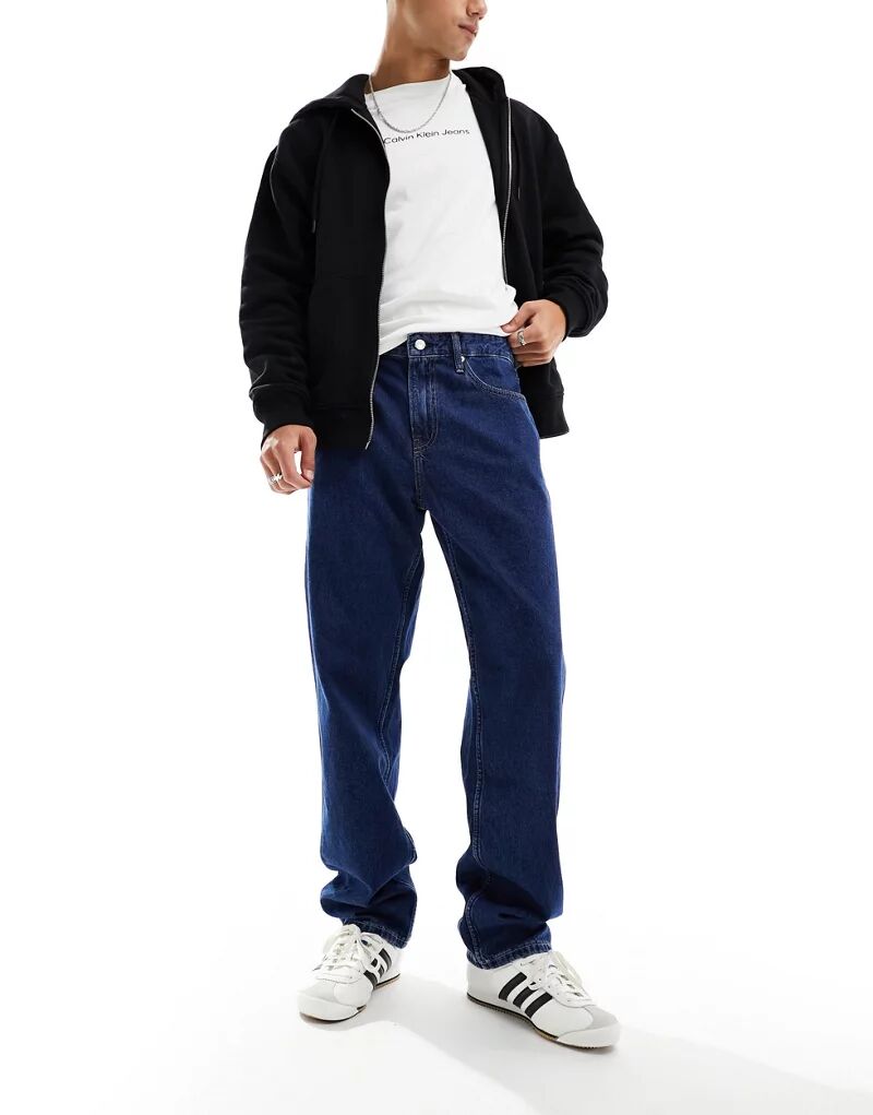 Темные джинсы прямого кроя в стиле 90-х Calvin Klein