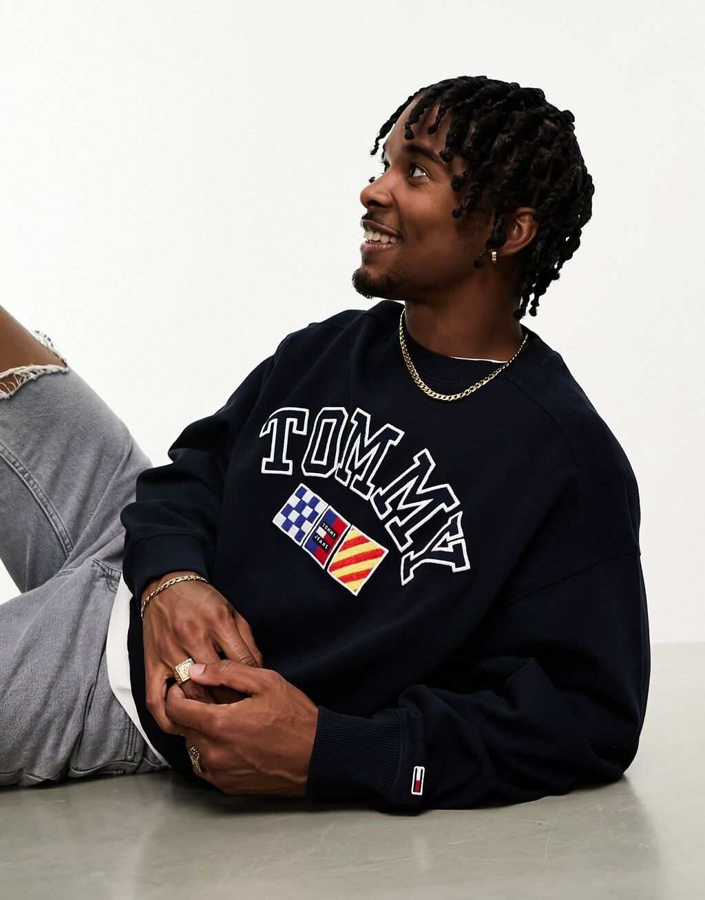 

Синяя толстовка с логотипом Tommy Jeans