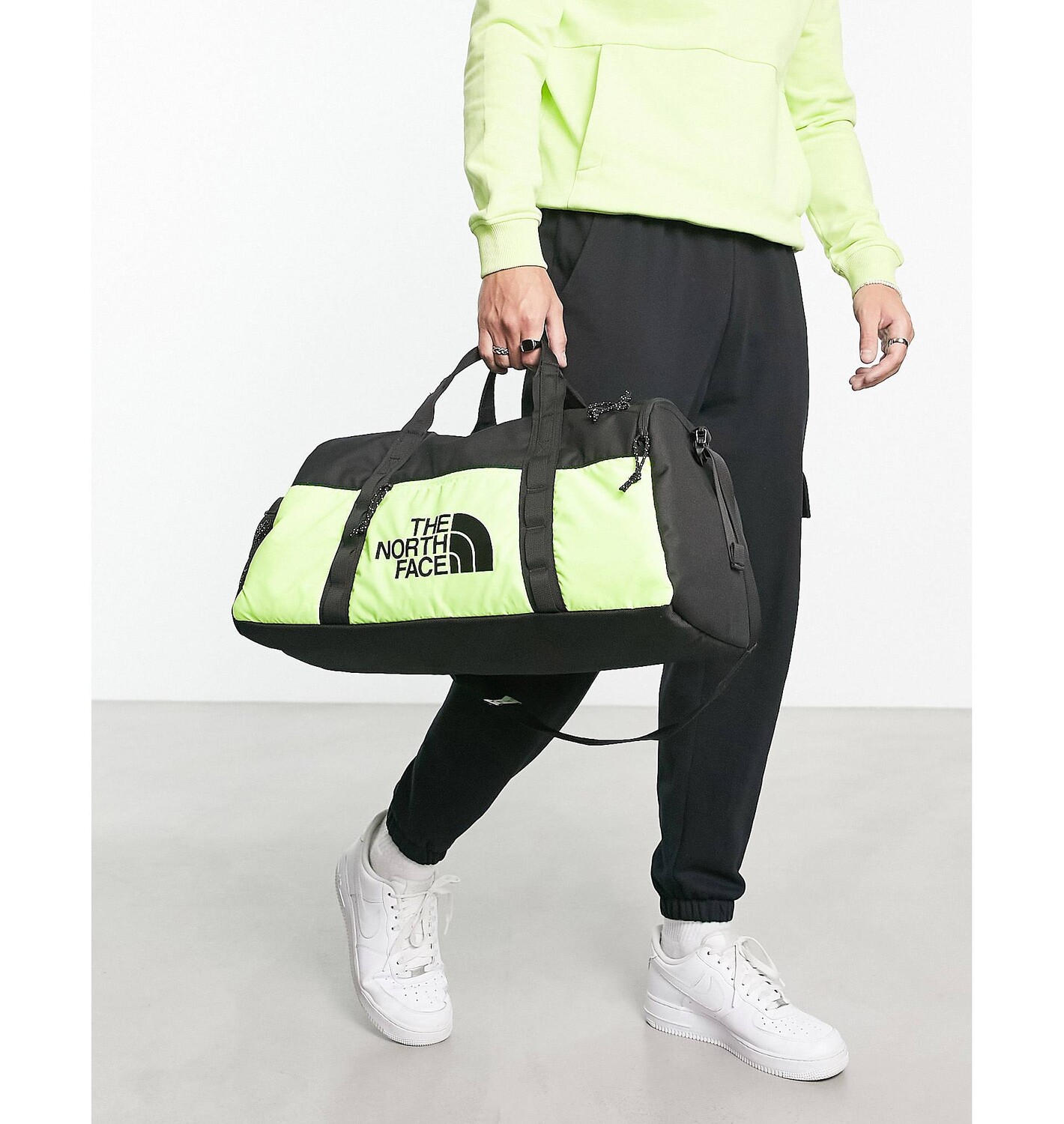 

Сумка-дафл The North Face Bozer желто-черного цвета