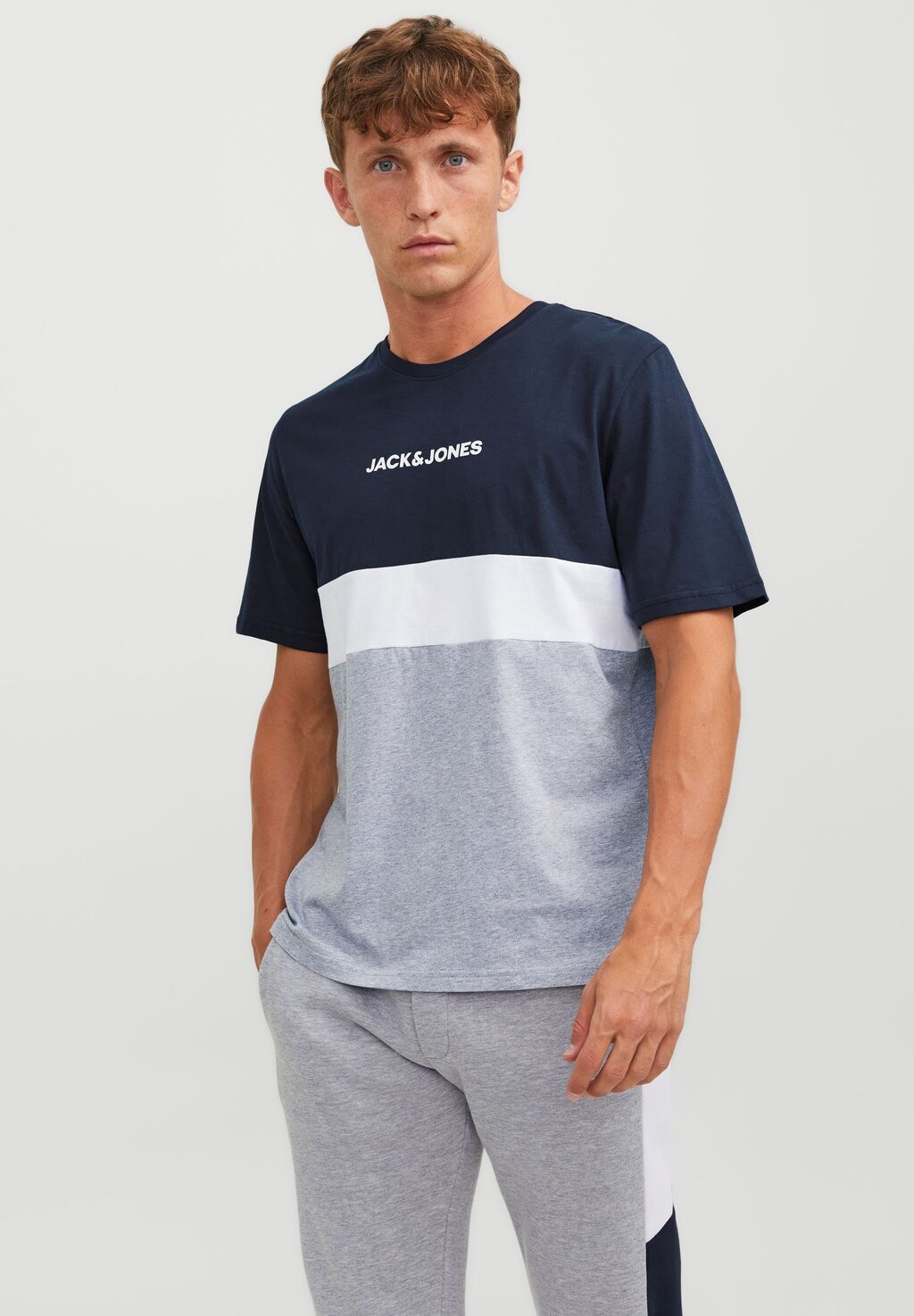 

футболка с принтом JJEREID BLOCKING NOOS Jack & Jones, темно-синий пиджак