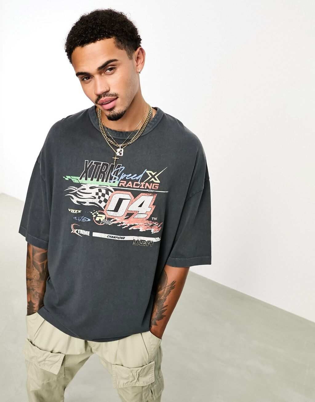 

Черная футболка оверсайз с гоночным принтом ASOS DESIGN
