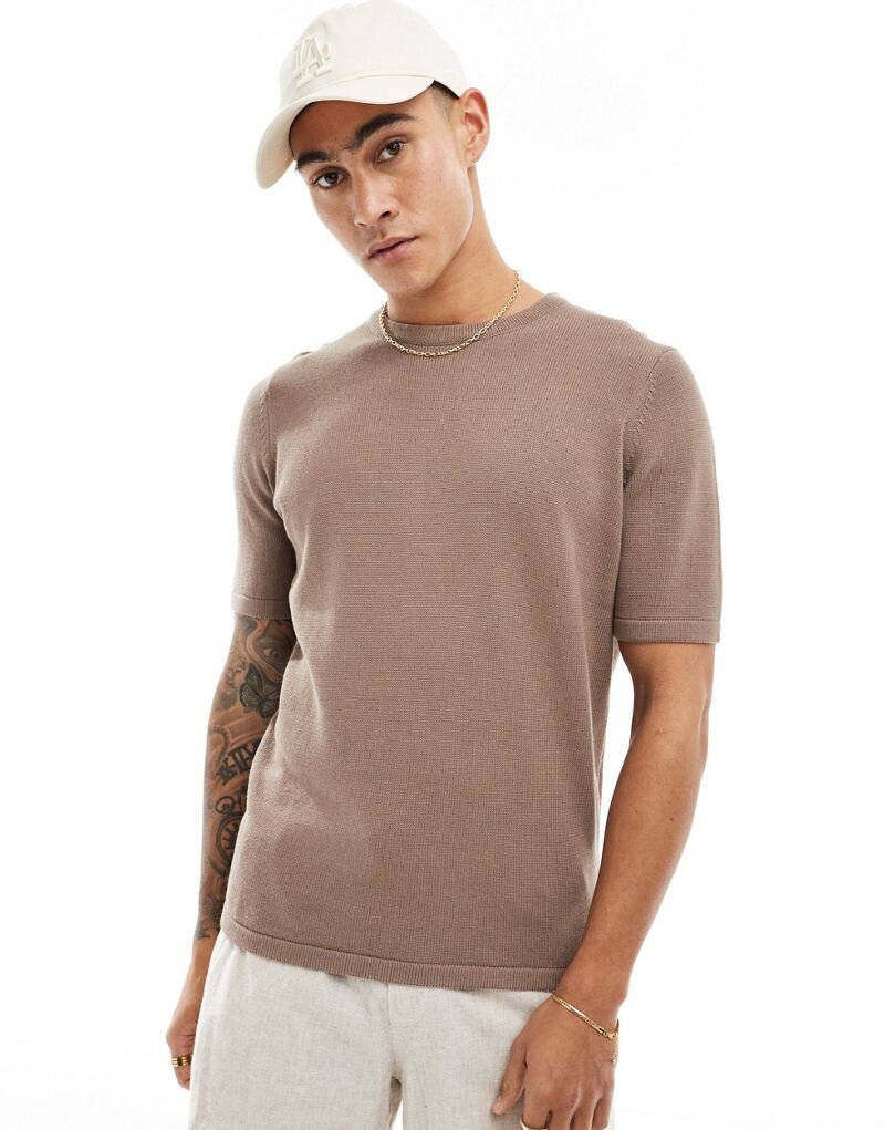 

Коричневая трикотажная хлопковая футболка средней плотности ASOS DESIGN