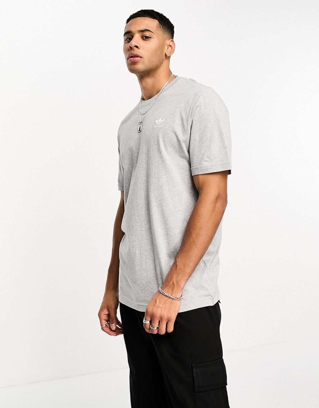 

Серая футболка adidas Originals Essential, Серый