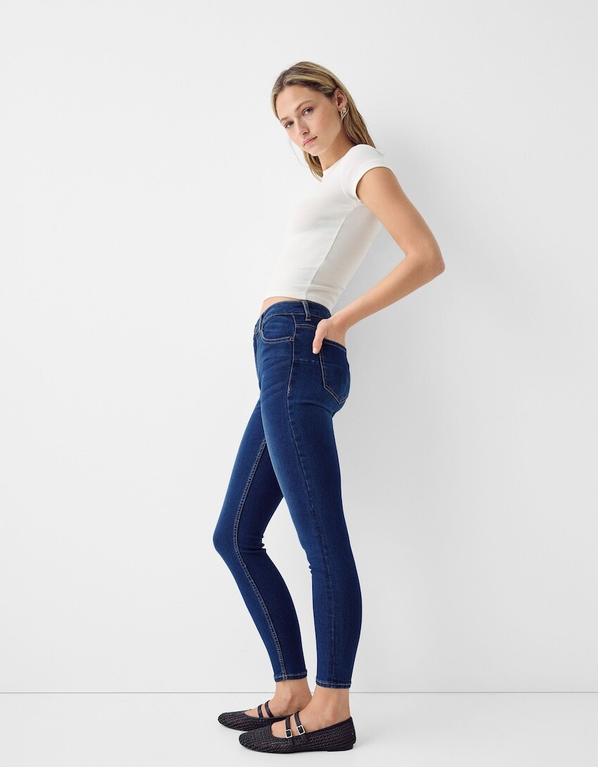 

Джинсы скинни с лифтинг-эффектом Bershka, синий