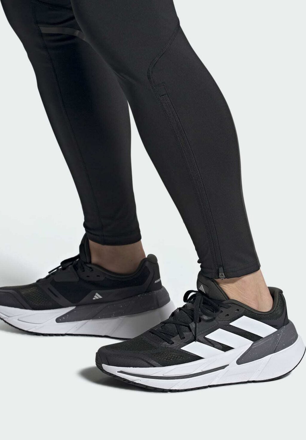 

Кроссовки Adidas