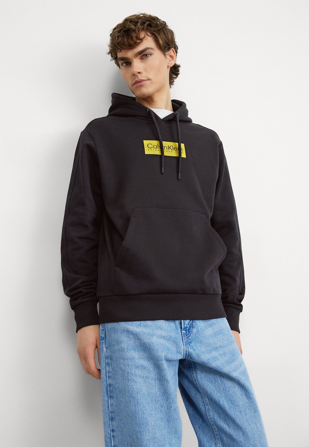 

Толстовка с капюшоном Calvin Klein, черный