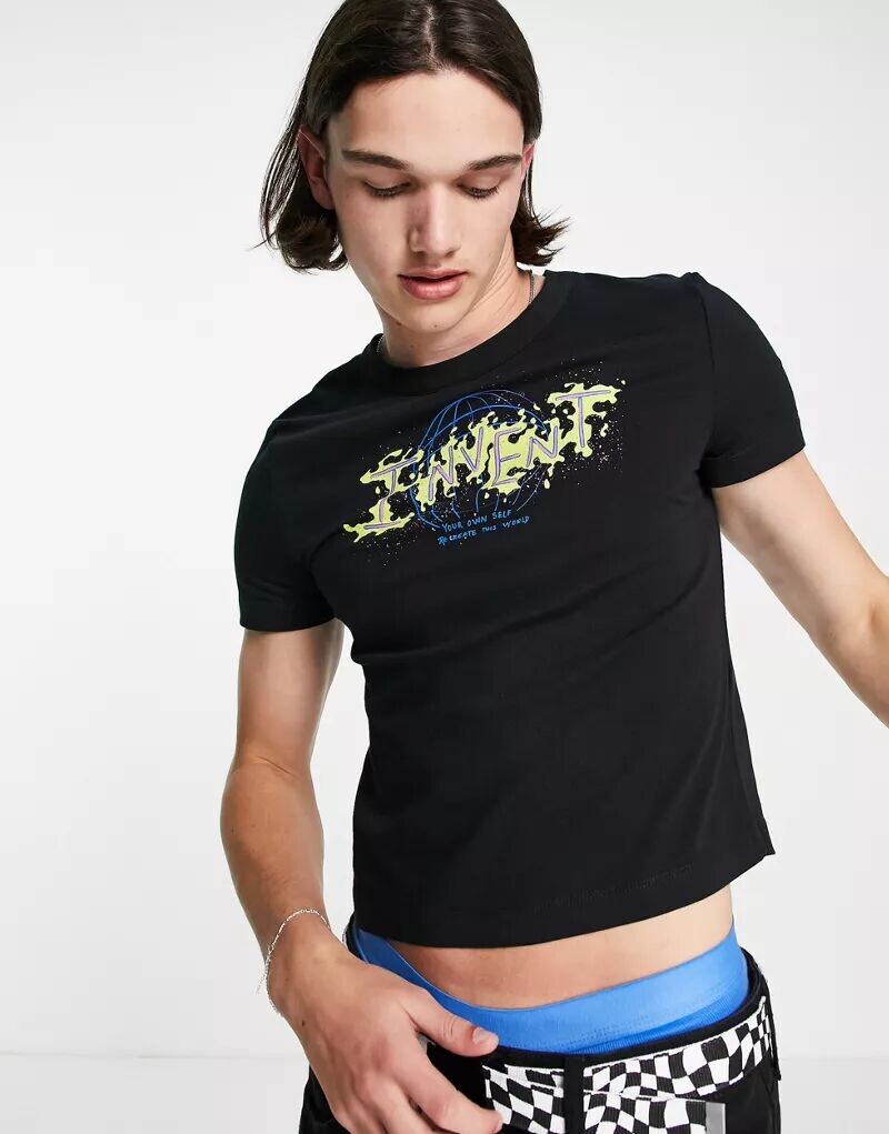 

Черная укороченная футболка с гранж-принтом ASOS спереди