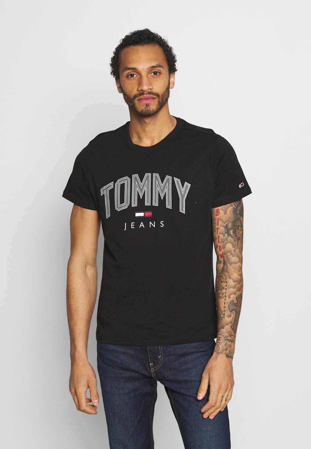 

Футболка с принтом Tommy Jeans, черный