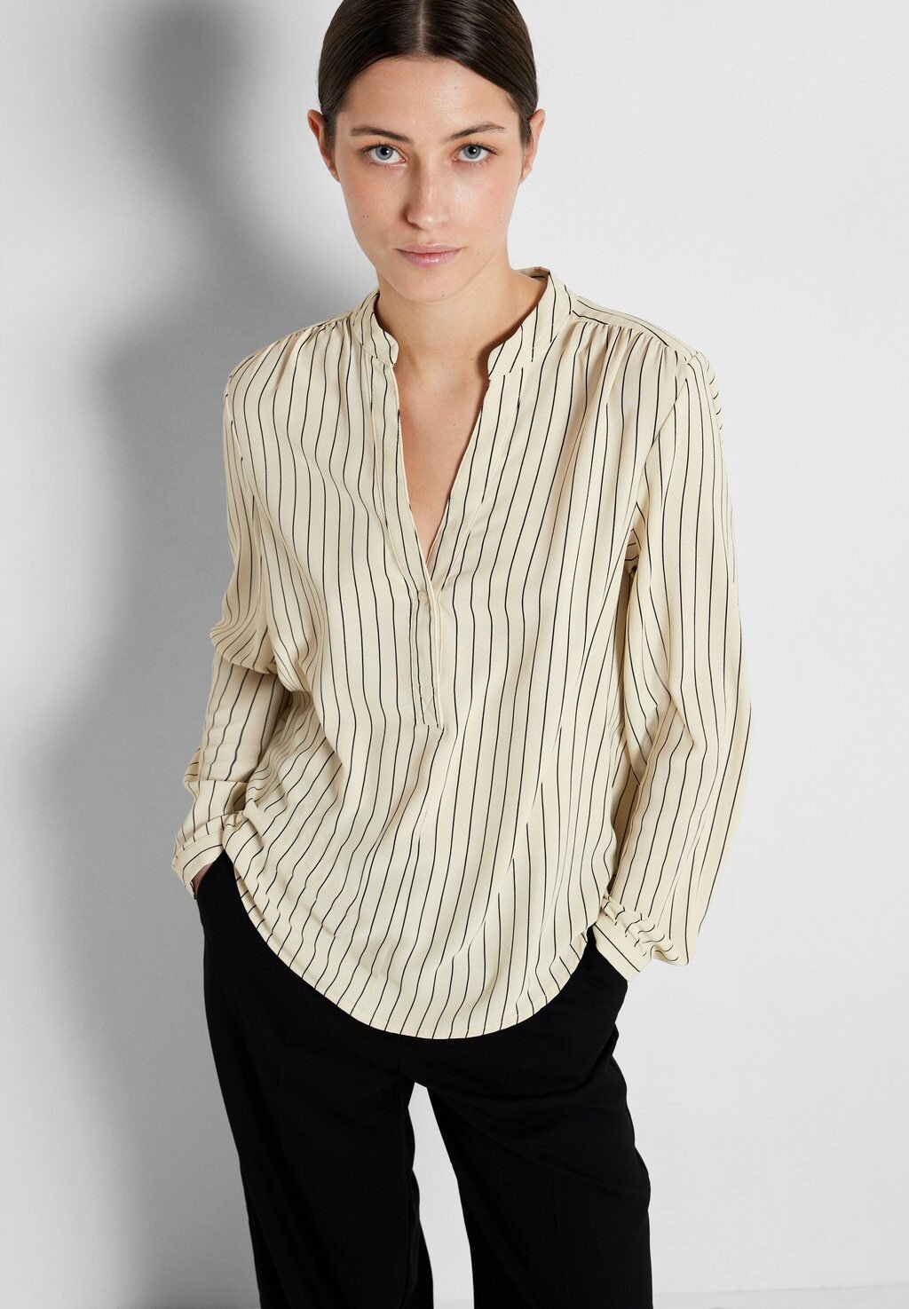 

Блузка Selected Femme, крем