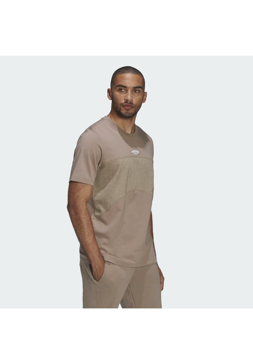 

Базовая футболка adidas Originals, коричневая