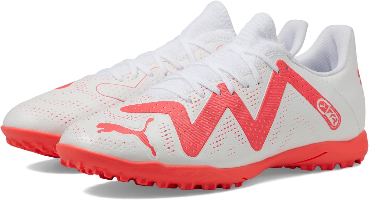 

Бутсы Future Play Turf Training PUMA, цвет PUMA White/Fire Orchid