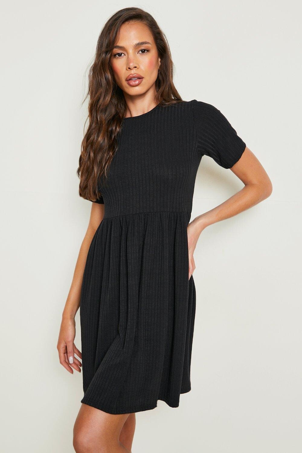 

Платье в ребку Boohoo, черный