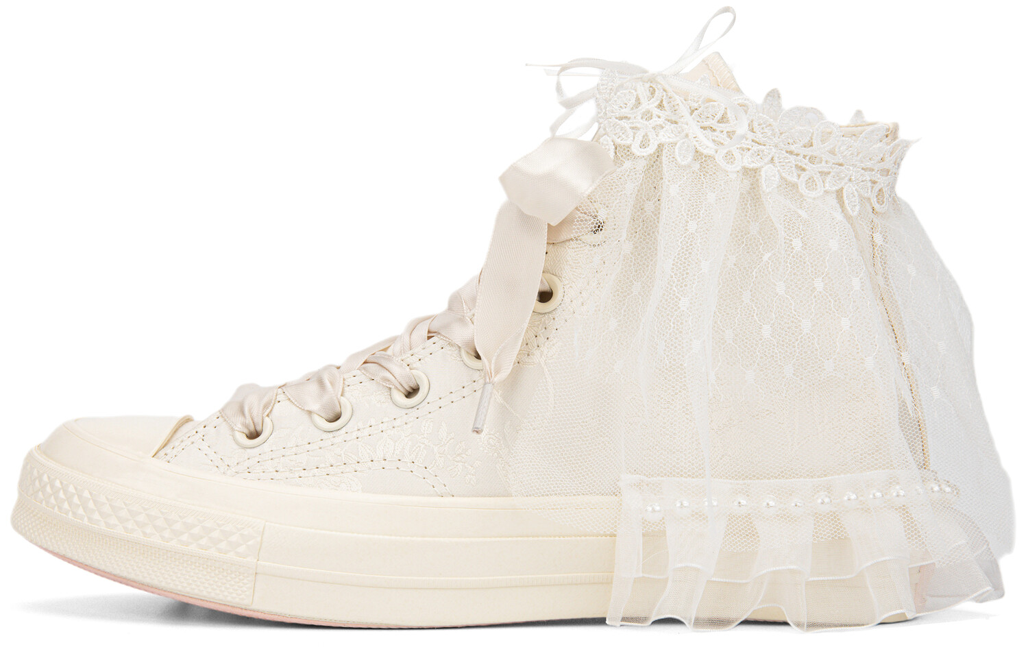 

1970-е годы. Женские высокие кеды бежевого/белого цвета. Converse
