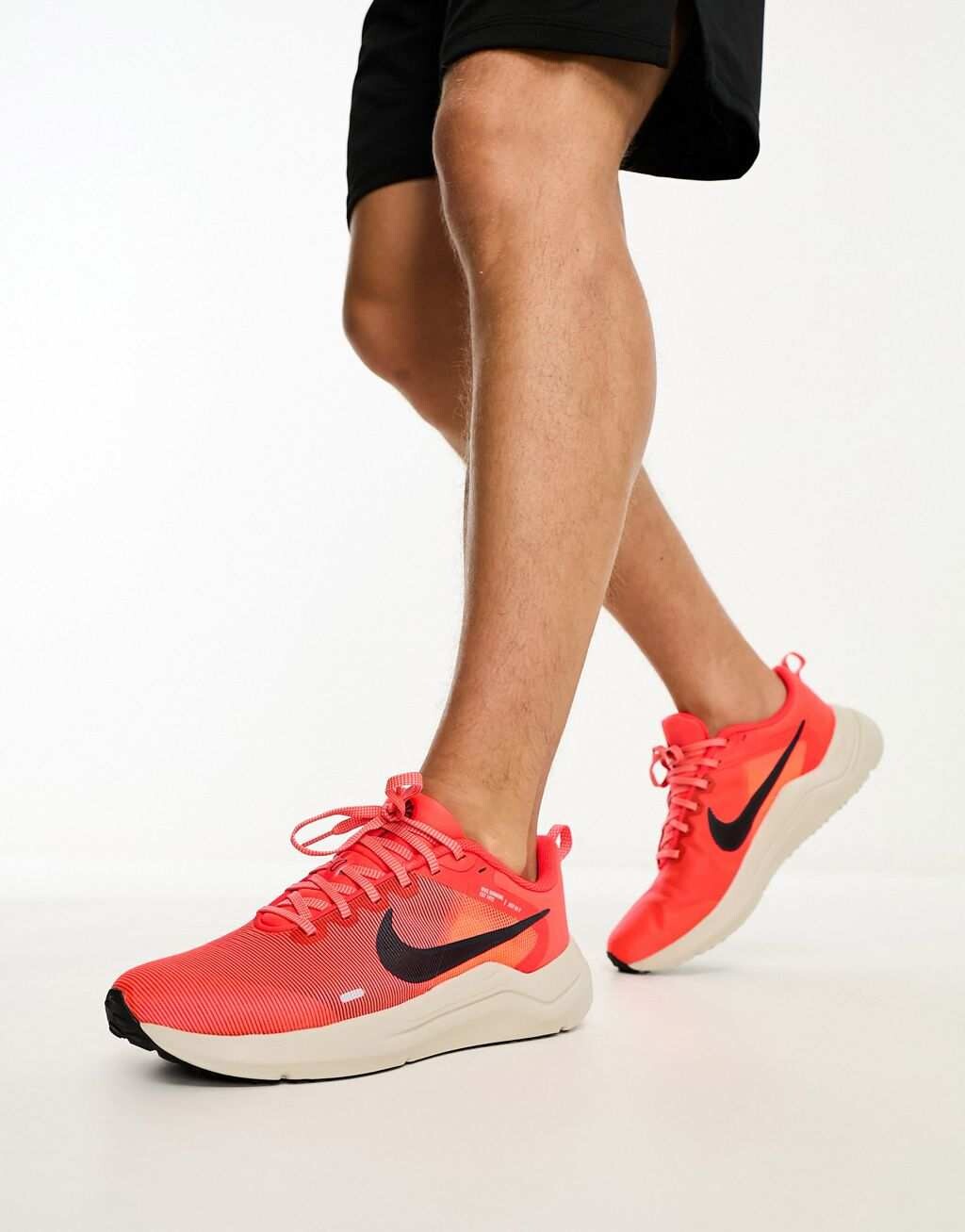 

Красные кроссовки Nike Running Downshifter 12