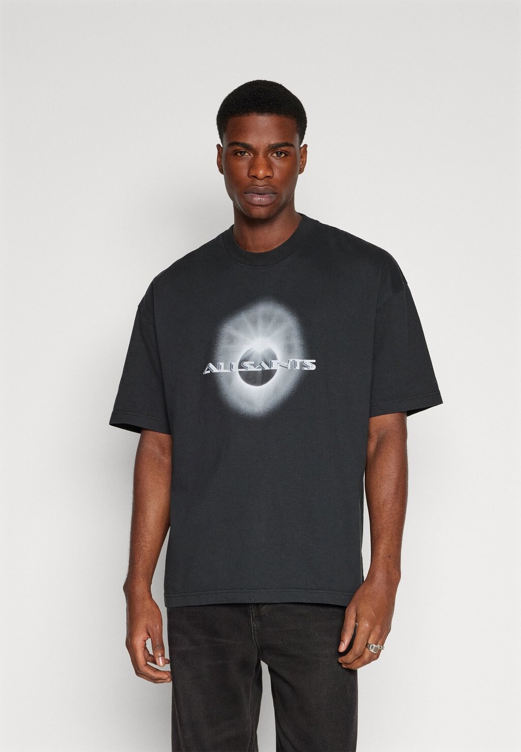 

Футболка с принтом SOLARIS CREW AllSaints, цвет jet black
