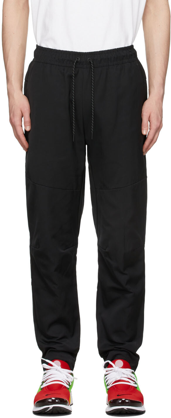 

Черные спортивные штаны Nike NSW Tech Essentials
