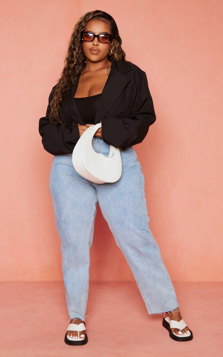 

PrettyLittleThing Черный тканый укороченный пиджак с базовым швом Plus