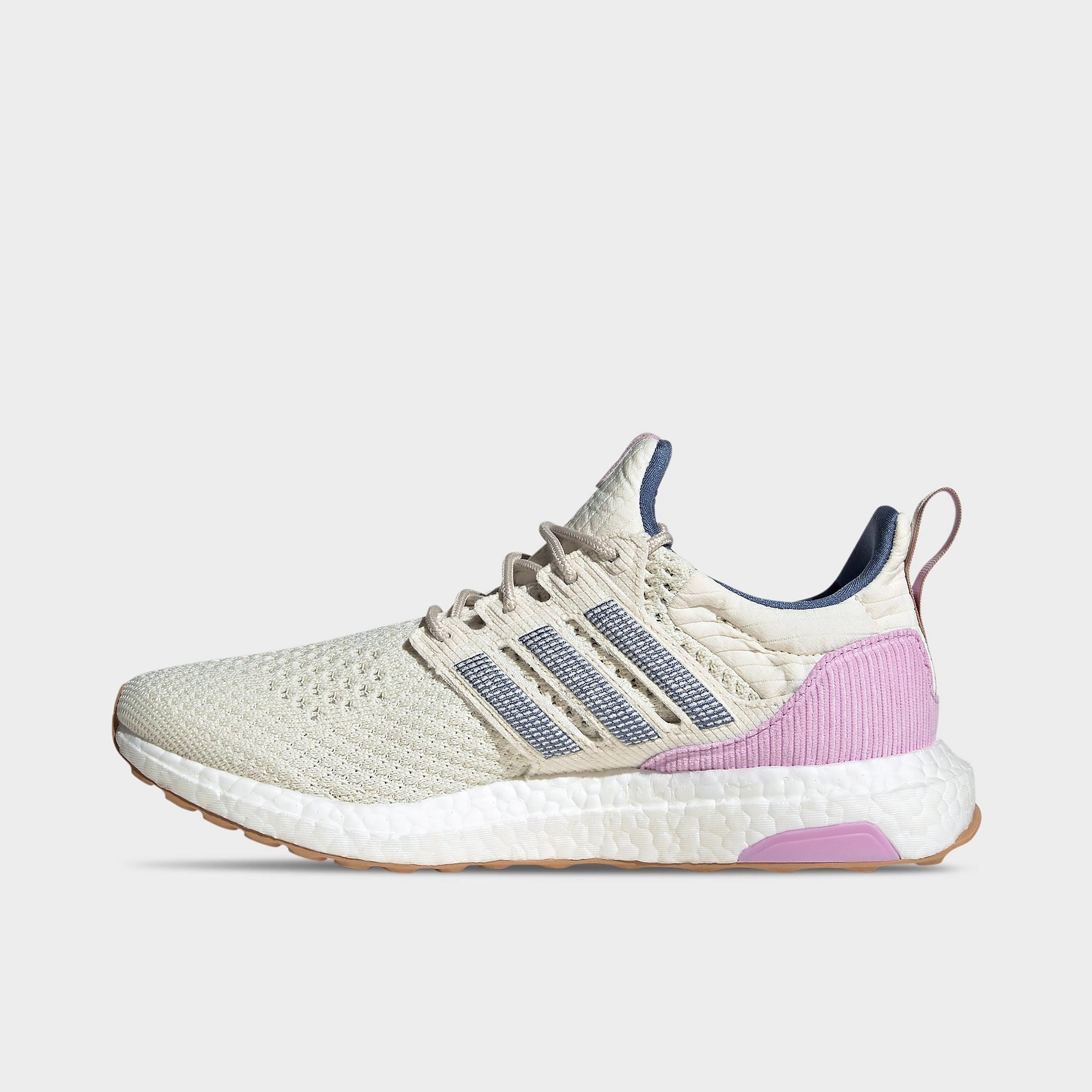 

Женские кроссовки adidas UltraBOOST 1.0, кремовый