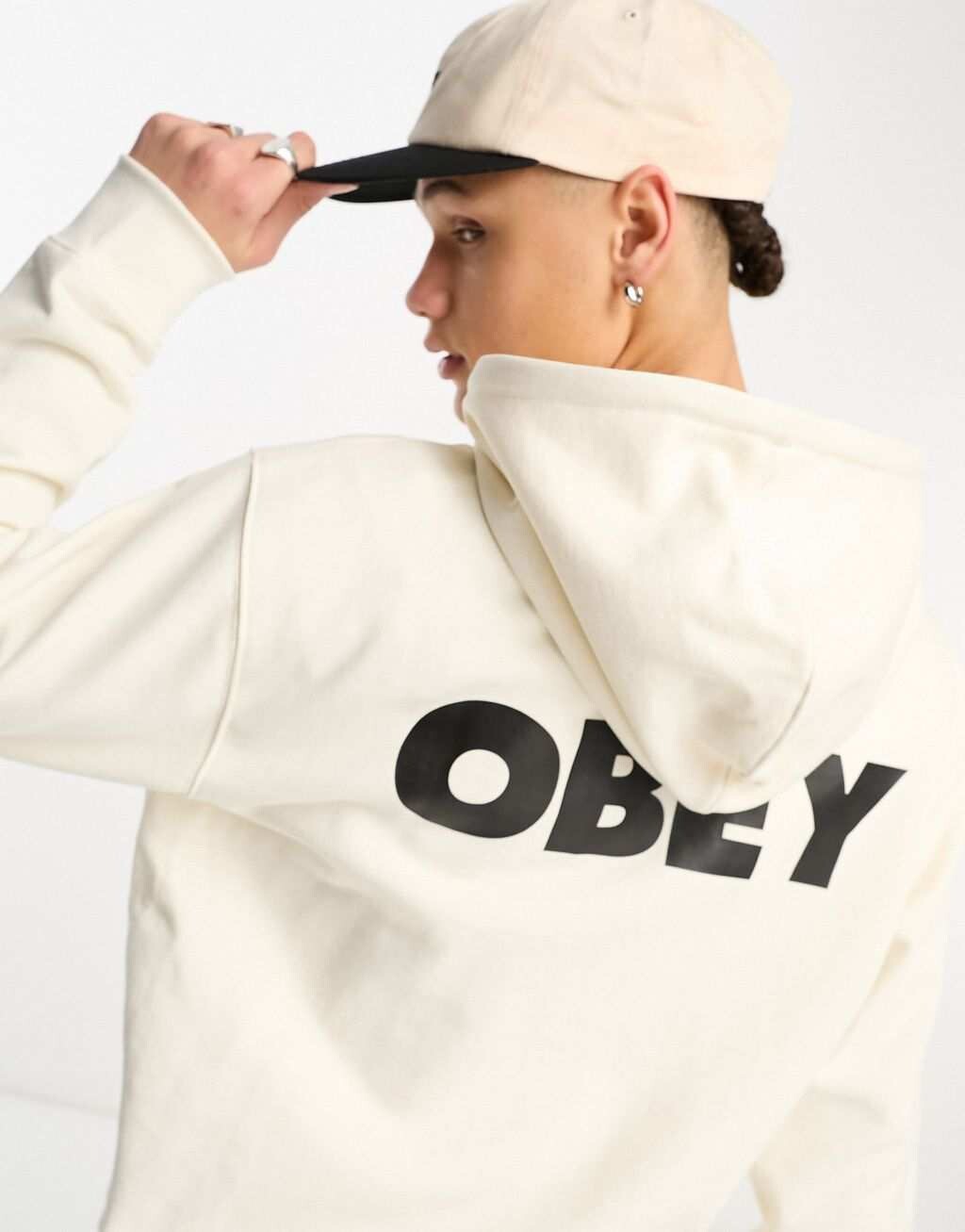 

Белая толстовка с логотипом Obey