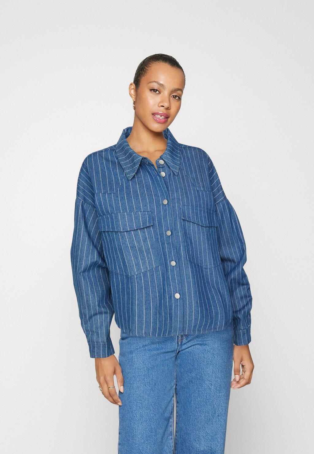 

Рубашка Pieces PCAMILDA, цвет medium blue denim stripes:white
