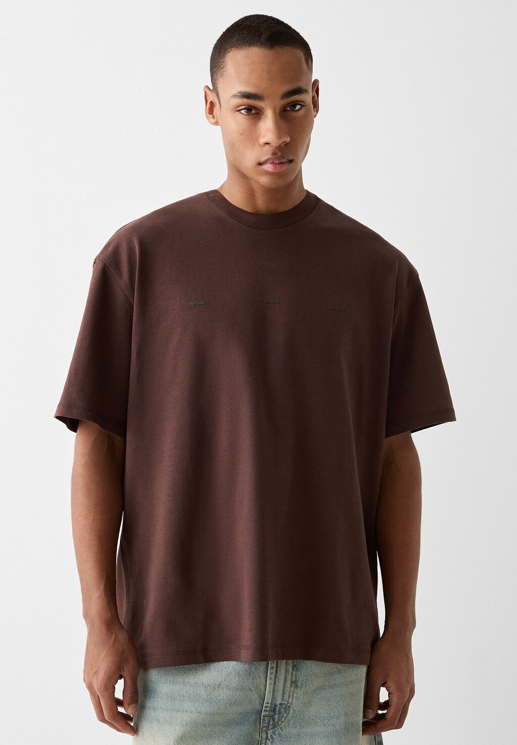 

Базовая футболка SHORT SLEEVE BOXY FIT Bershka, цвет brown