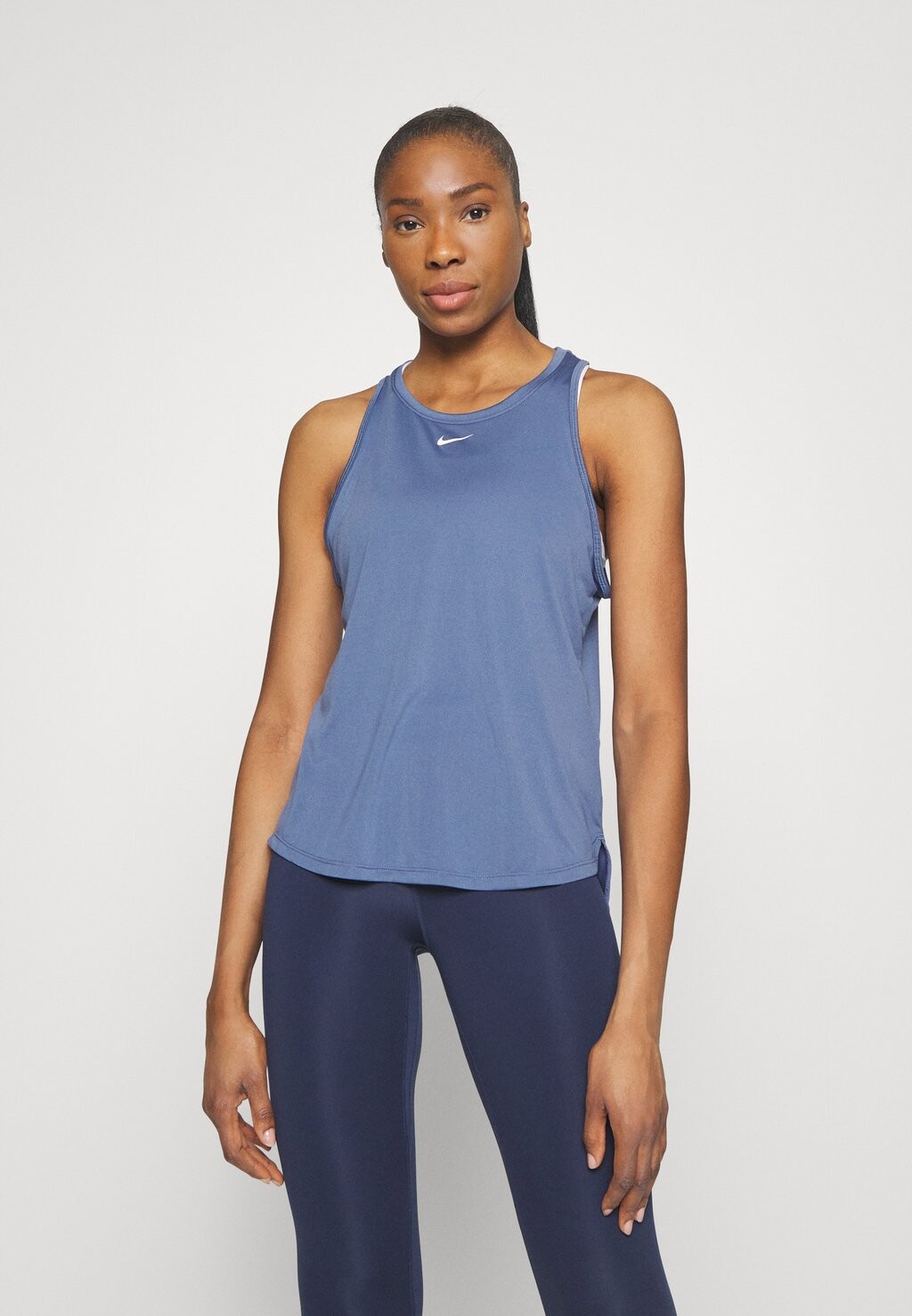 

Топ Nike