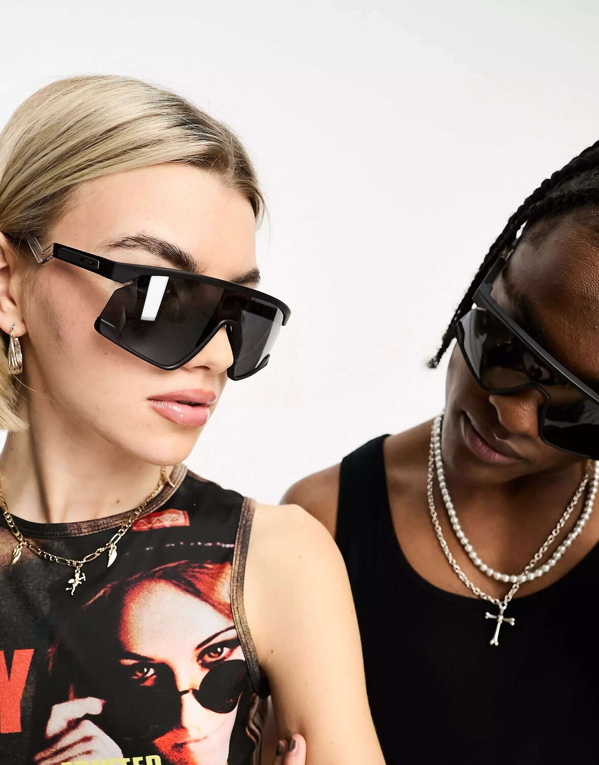 

Солнцезащитные очки Oakley BXTR в черно-белом цвете
