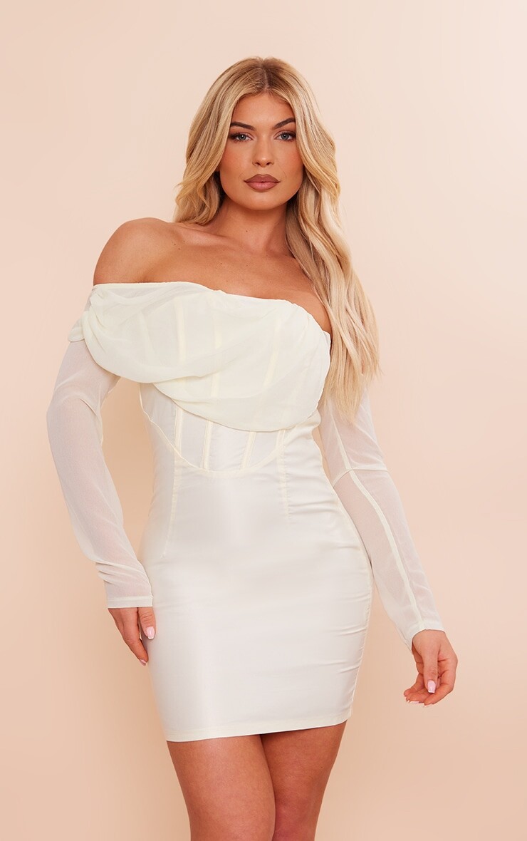 

PrettyLittleThing Кремовое атласное облегающее платье из шифона с драпировкой на одно плечо