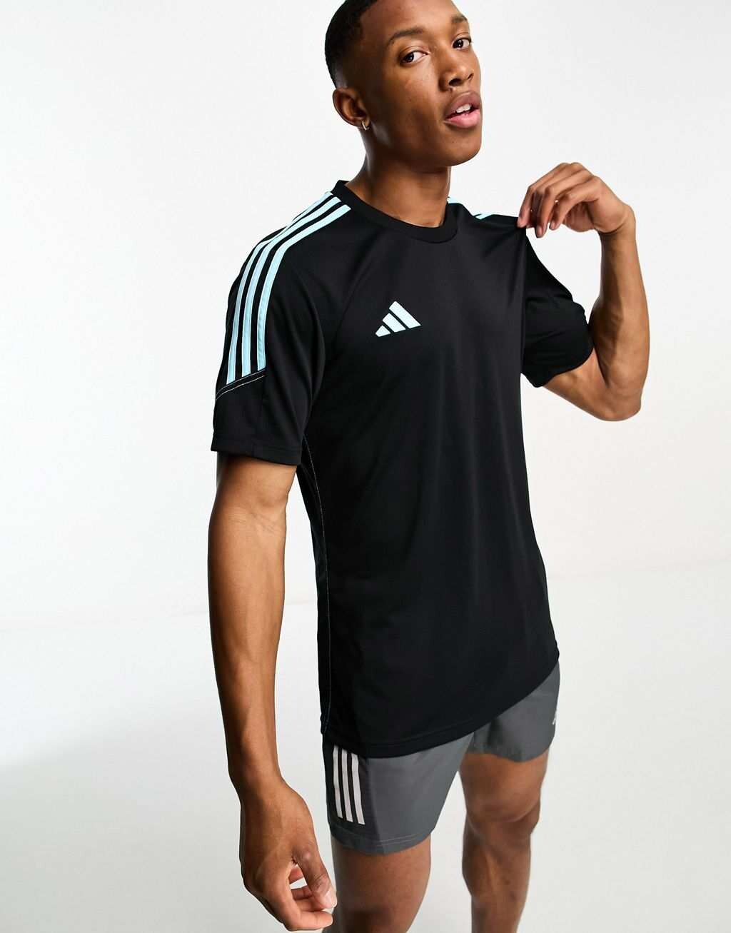 

Черно-синяя футболка adidas Football Tiro 23, Черный
