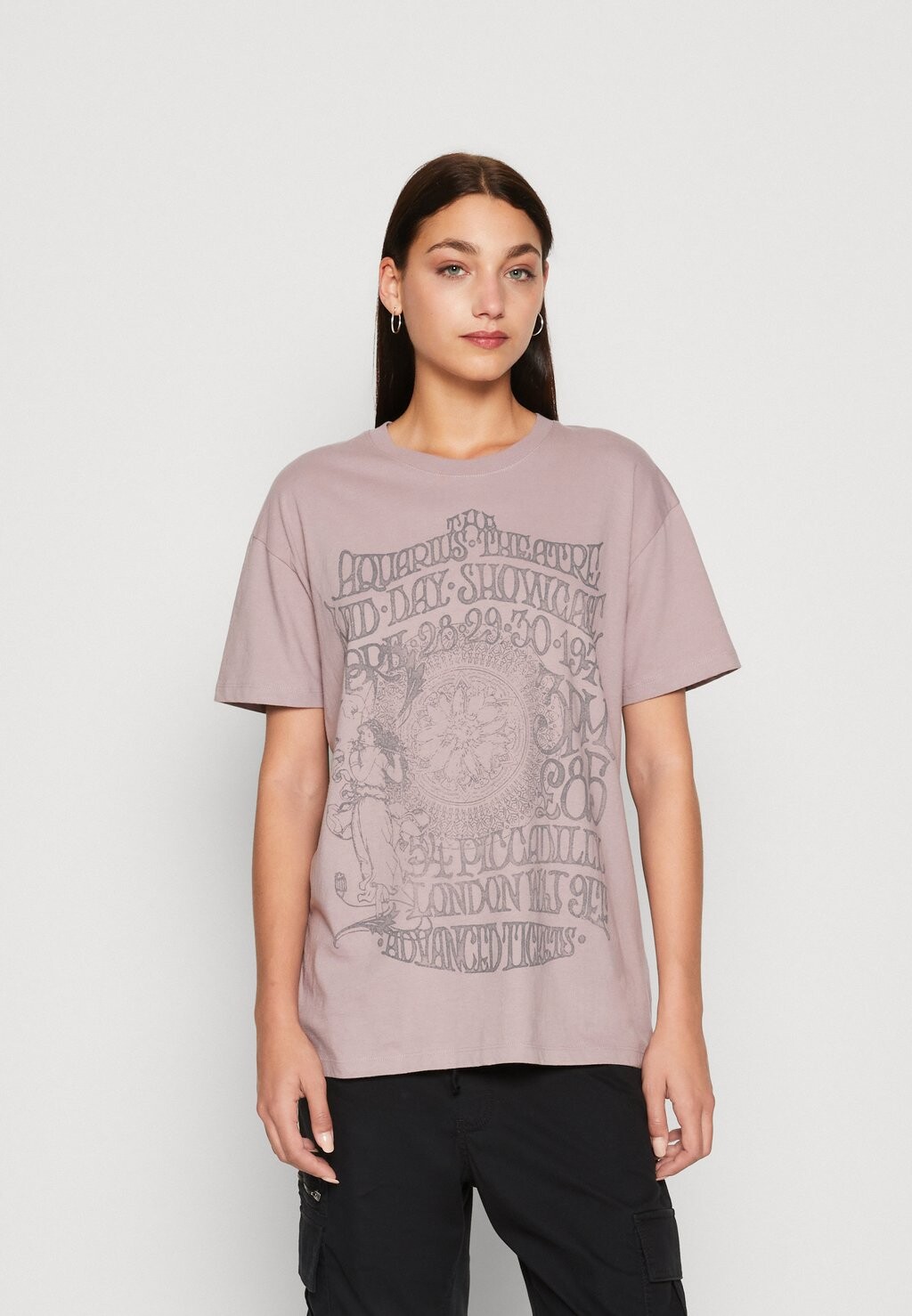 

Футболка с принтом Hollister Co.