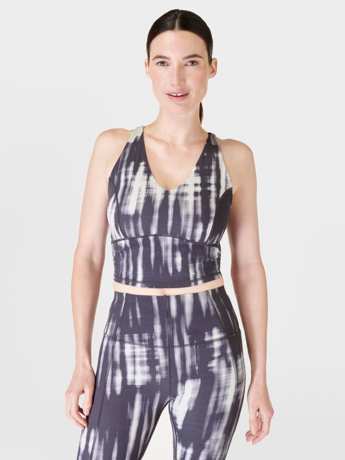 

Супермягкий укороченный спортивный жилет с бретелями на спине Sweaty Betty, серый принт с боке
