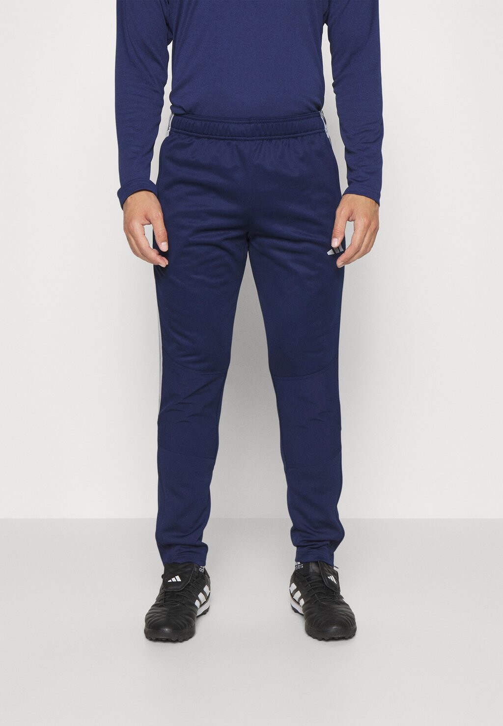 

Спортивные брюки Tiro 23 Club Winterized Adidas, цвет team navy blue/halo silver