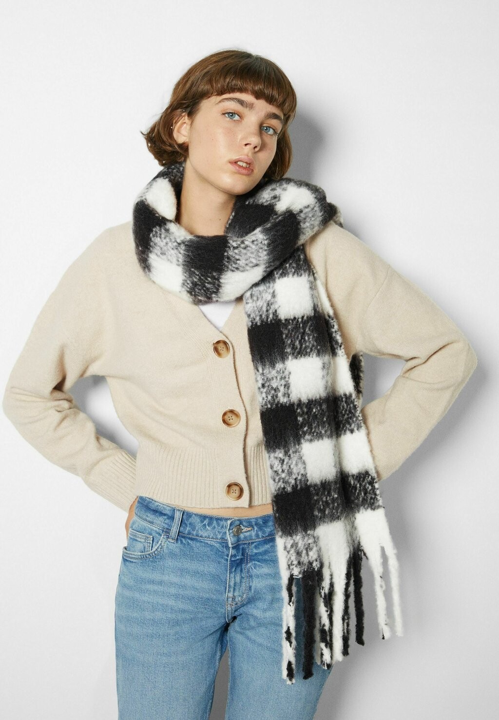 

Шарф Check Bershka, цвет off white