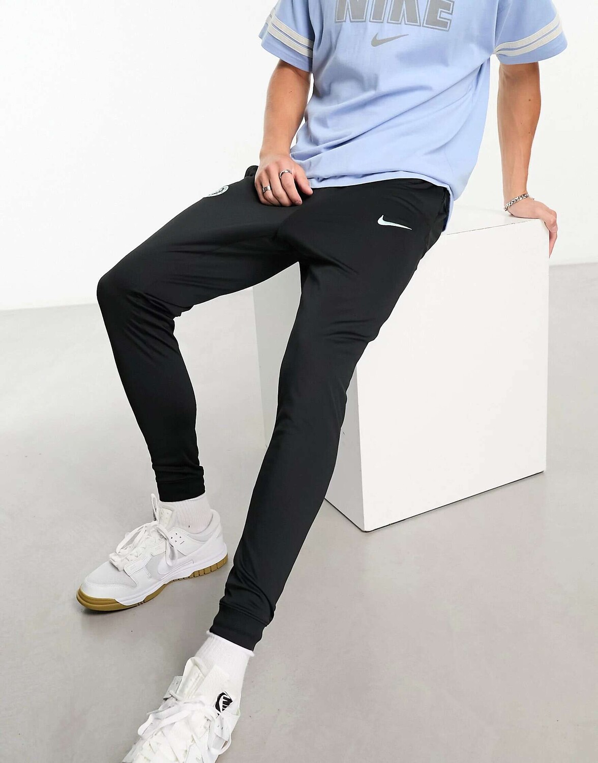 

Черно-мятные джоггеры Nike Chelsea FC Strike Dri-FIT