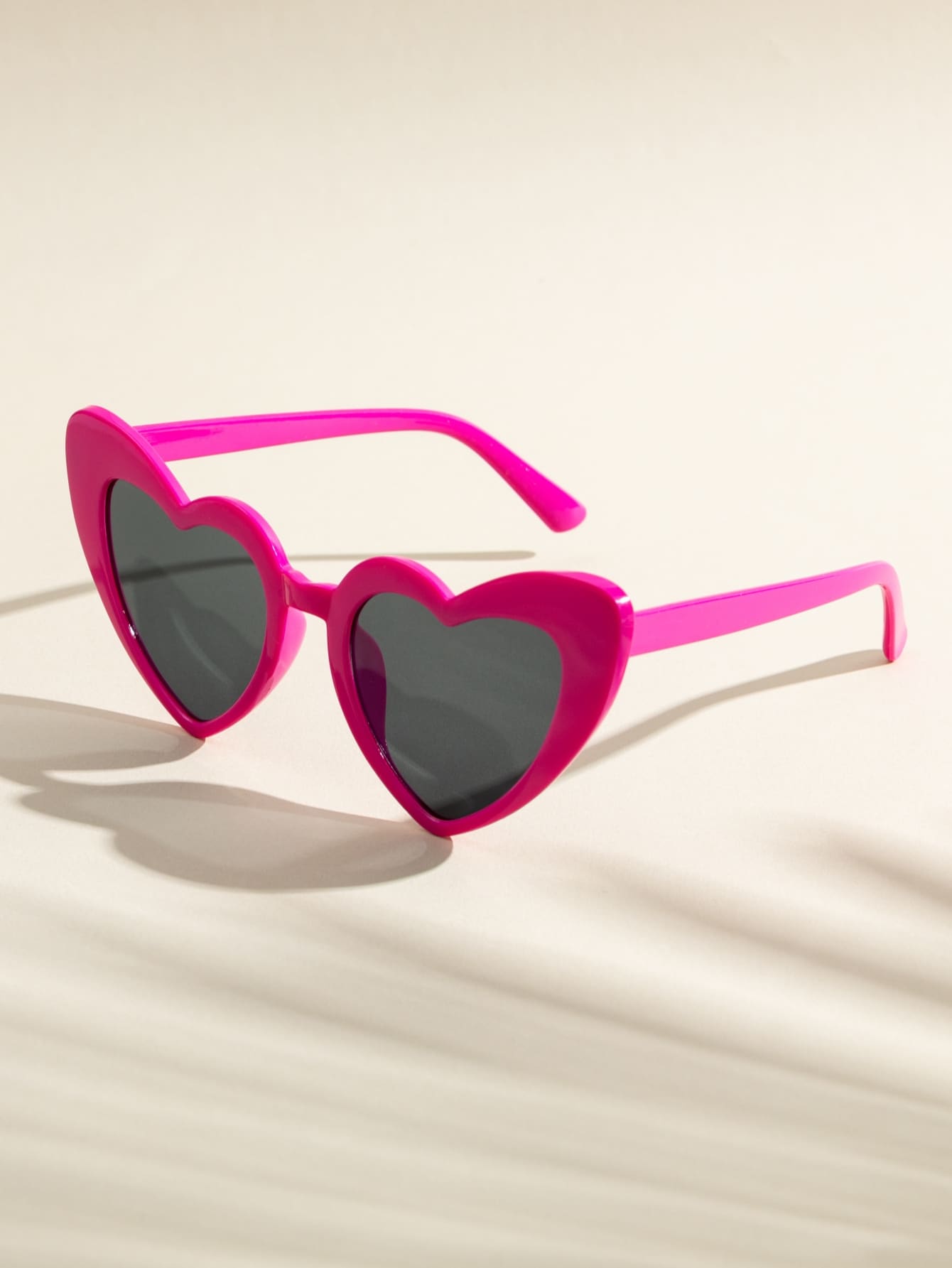 1 пара женских повседневных солнцезащитных очков в форме сердца цельные безрамные солнцезащитные очки y2k в форме сердца для женщин 1 шт