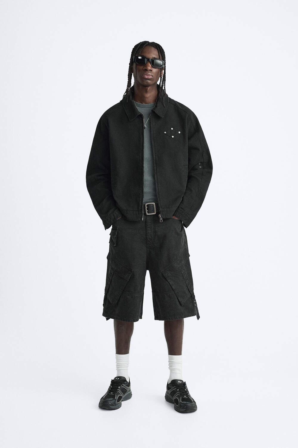 

Куртка с заклепками ZARA, черный