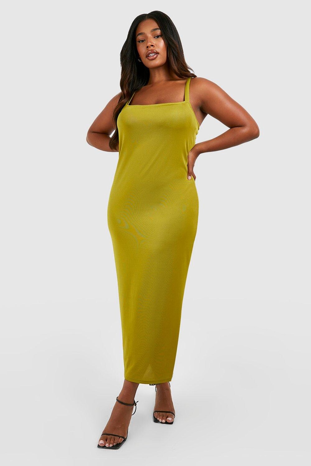 

Платье миди с ребками plus Boohoo, оливковый