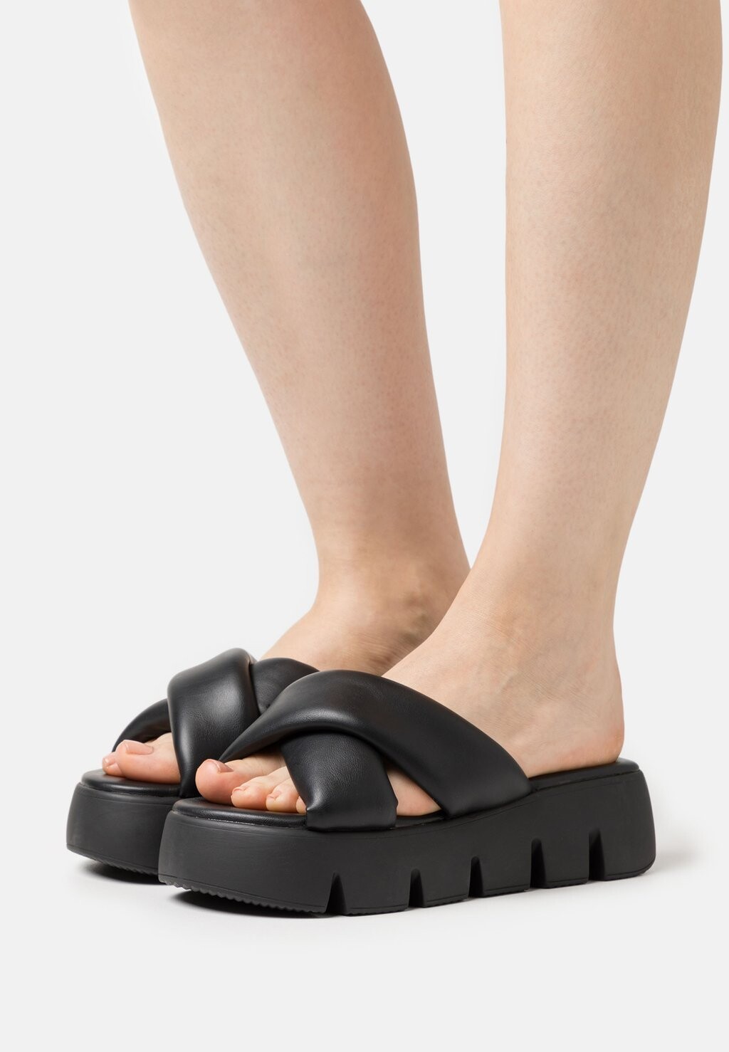 

Шлепанцы Steve Madden, черный