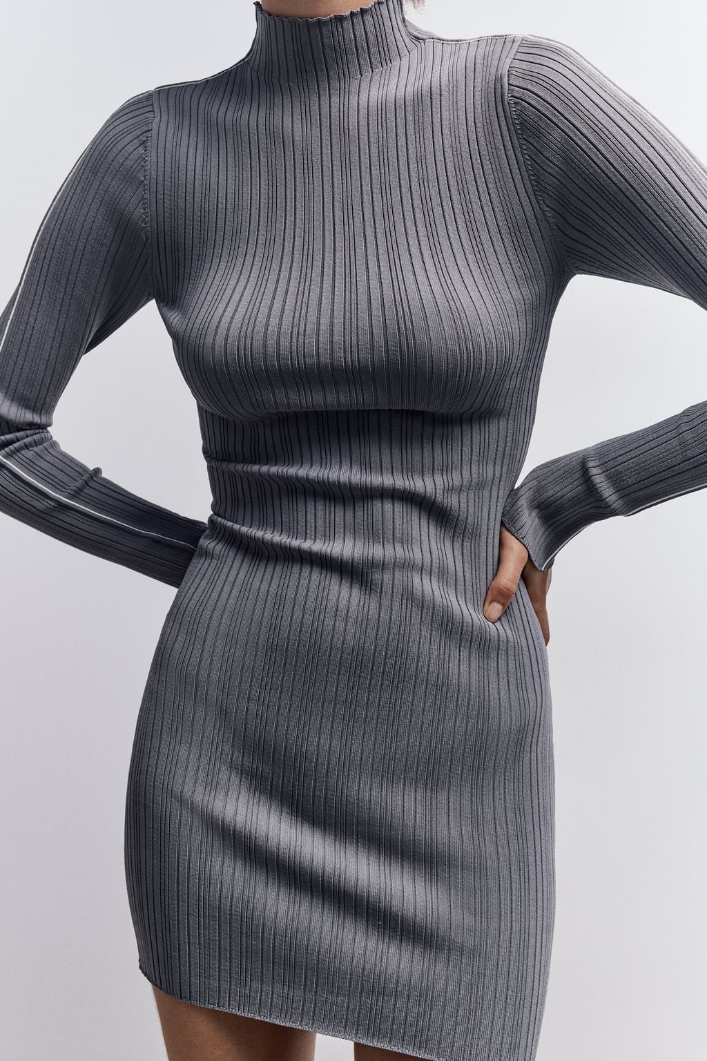 

Вязаный свитер с вырезами на плечах ZARA, серый
