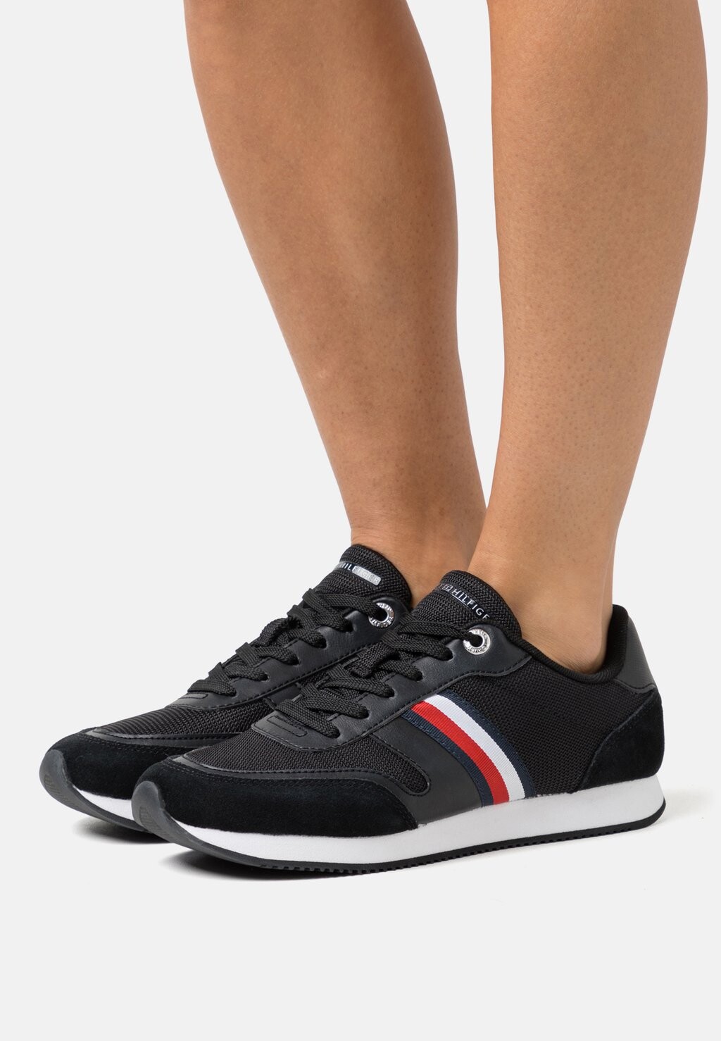 

Кроссовки Tommy Hilfiger, черный Essential Stripes Runner, черный