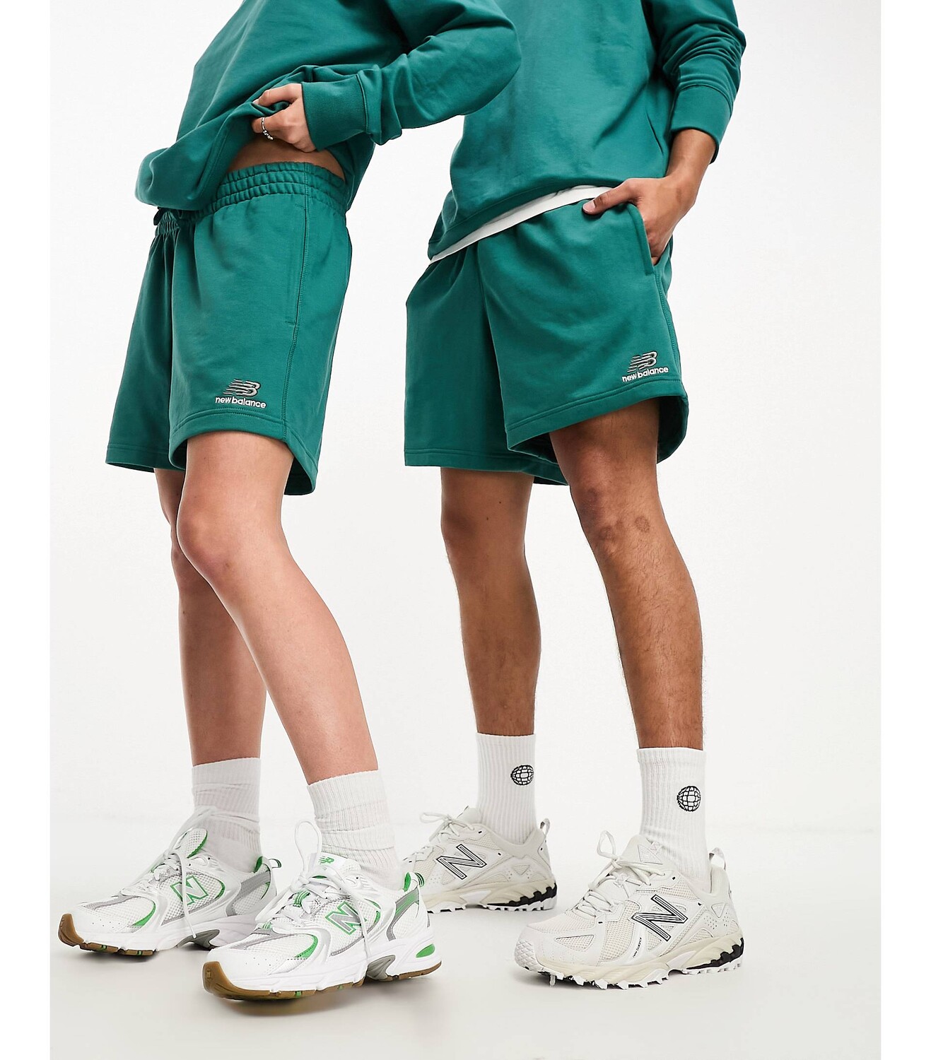 

Зеленые спортивные шорты New Balance