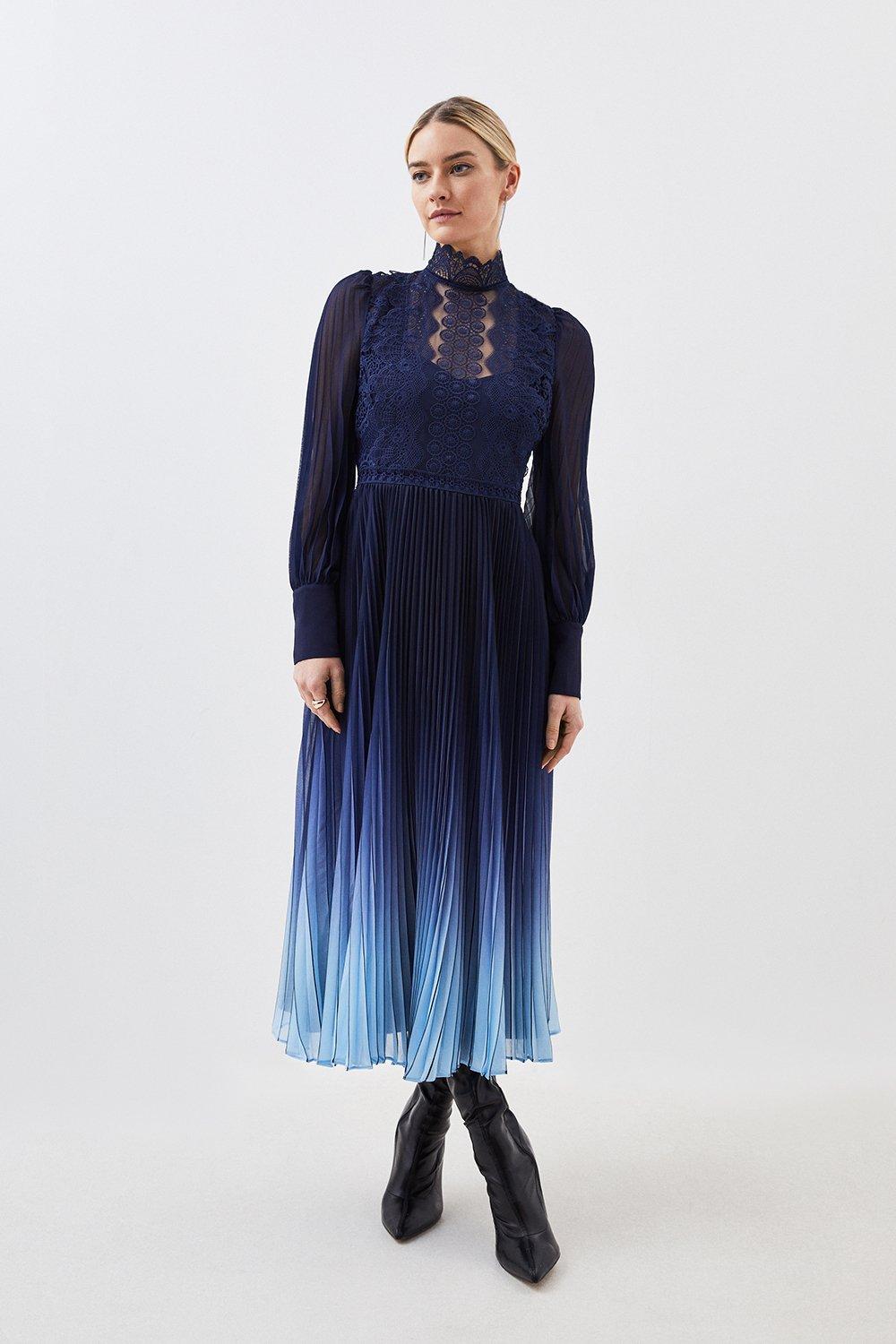 цена Миниатюрное гипюровое кружевное платье макси с длинными рукавами и эффектом омбре Karen Millen, синий
