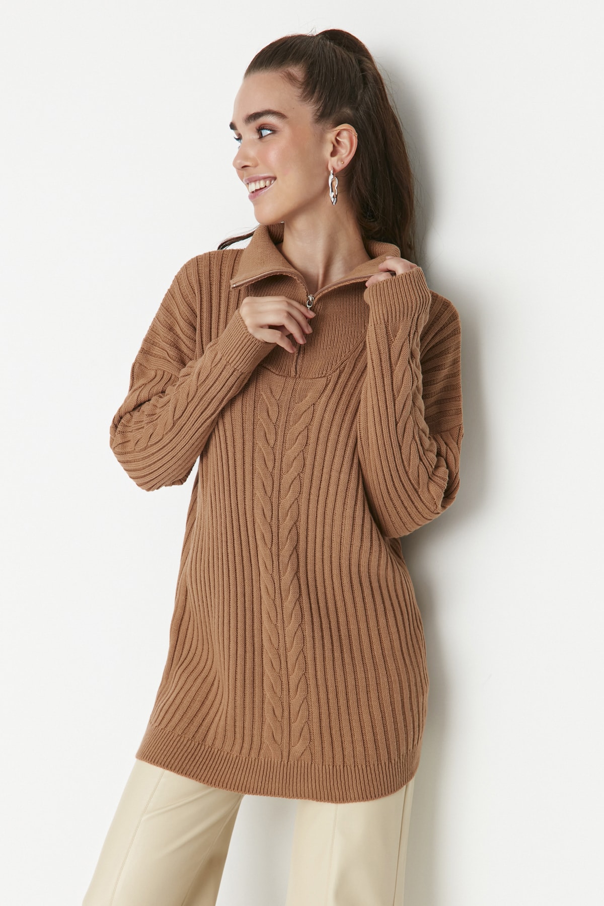Вязаный трикотажный свитер Camel Selanik на молнии Trendyol Modest, коричневый