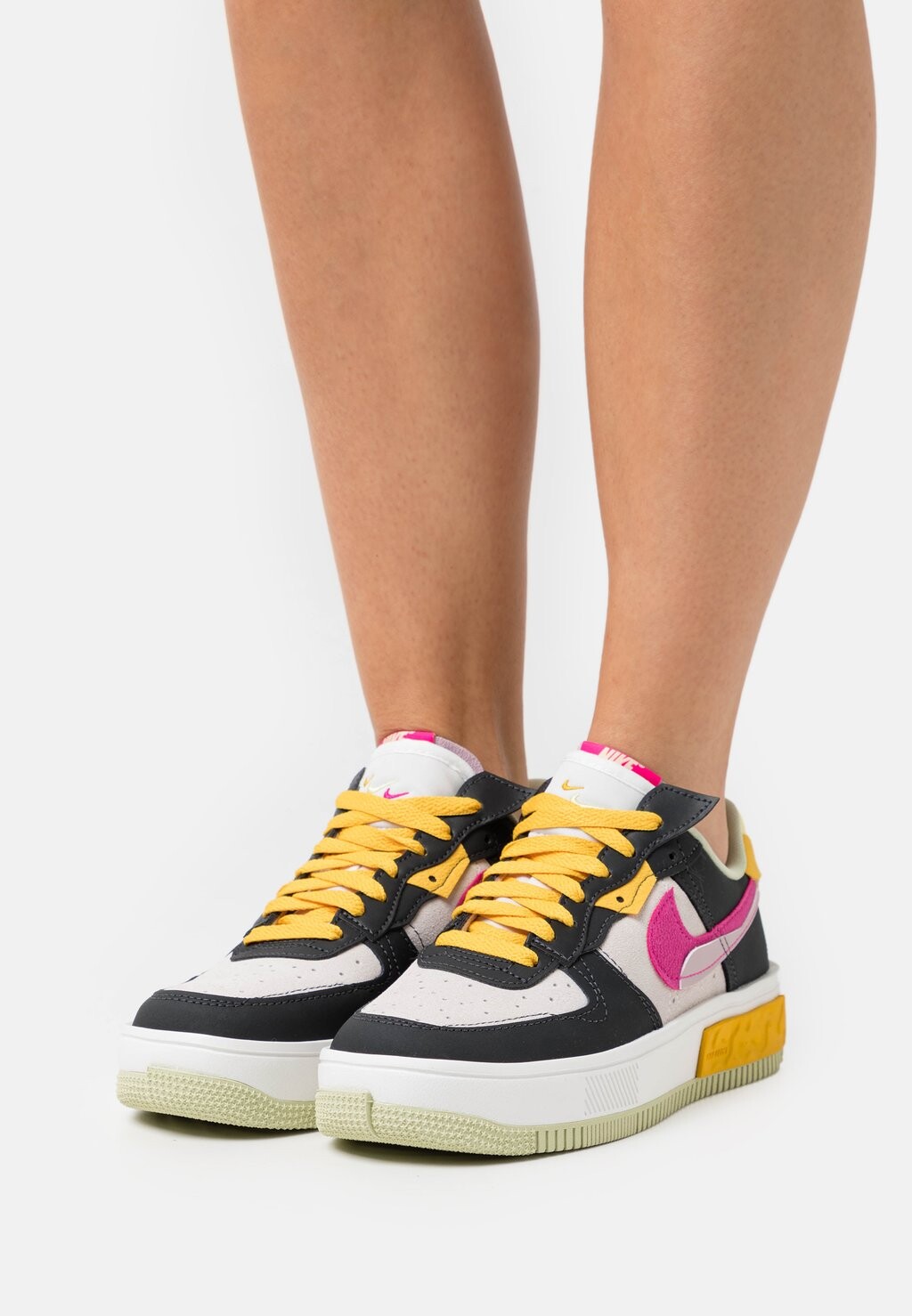 

Кроссовки Nike