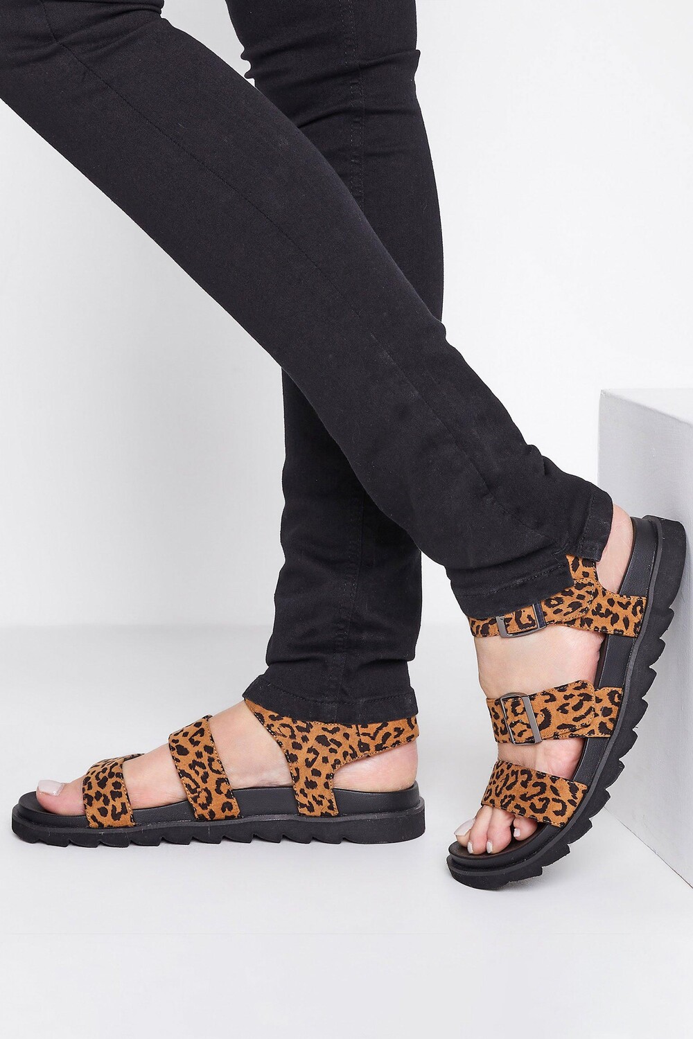 

Сандалии с пряжкой и ремешком Long Tall Sally, коричневый